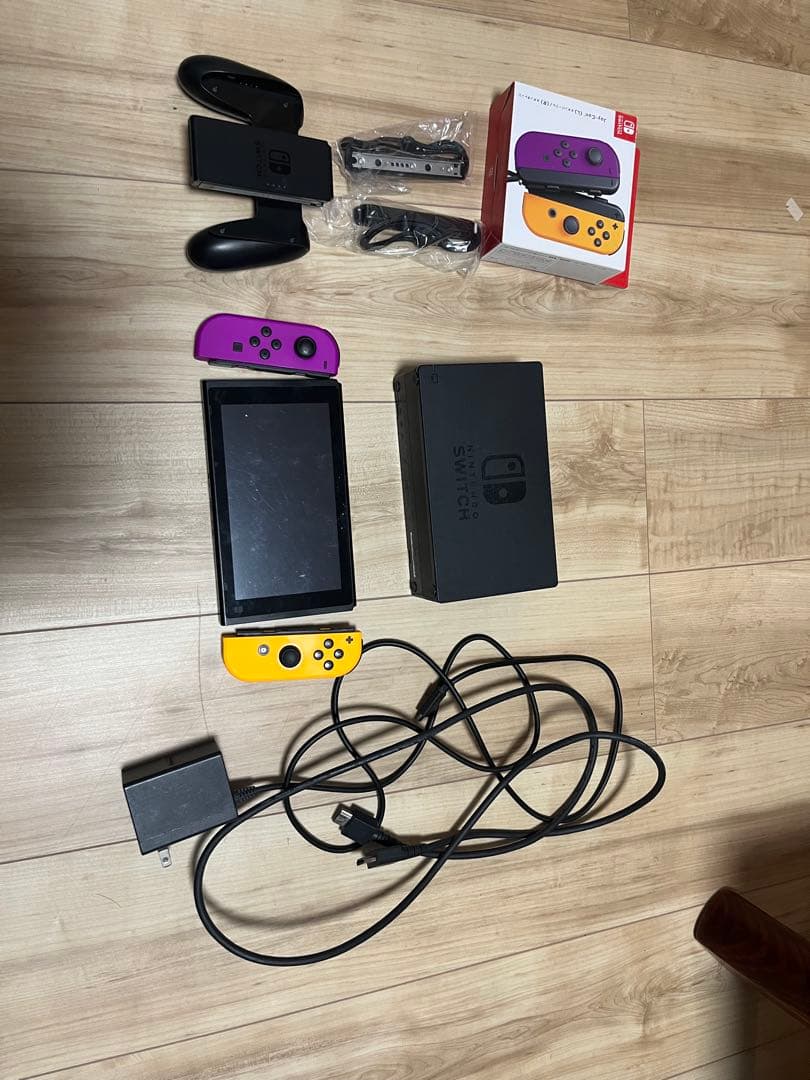 ひ*ぎ様 Nintendo Switch 本体 黄/紫 Joy-Con付き ひ*ぎ様 Nintendo Switch 本体 黄/紫 Joy-Con付き Nintendo Switch 本体 紫