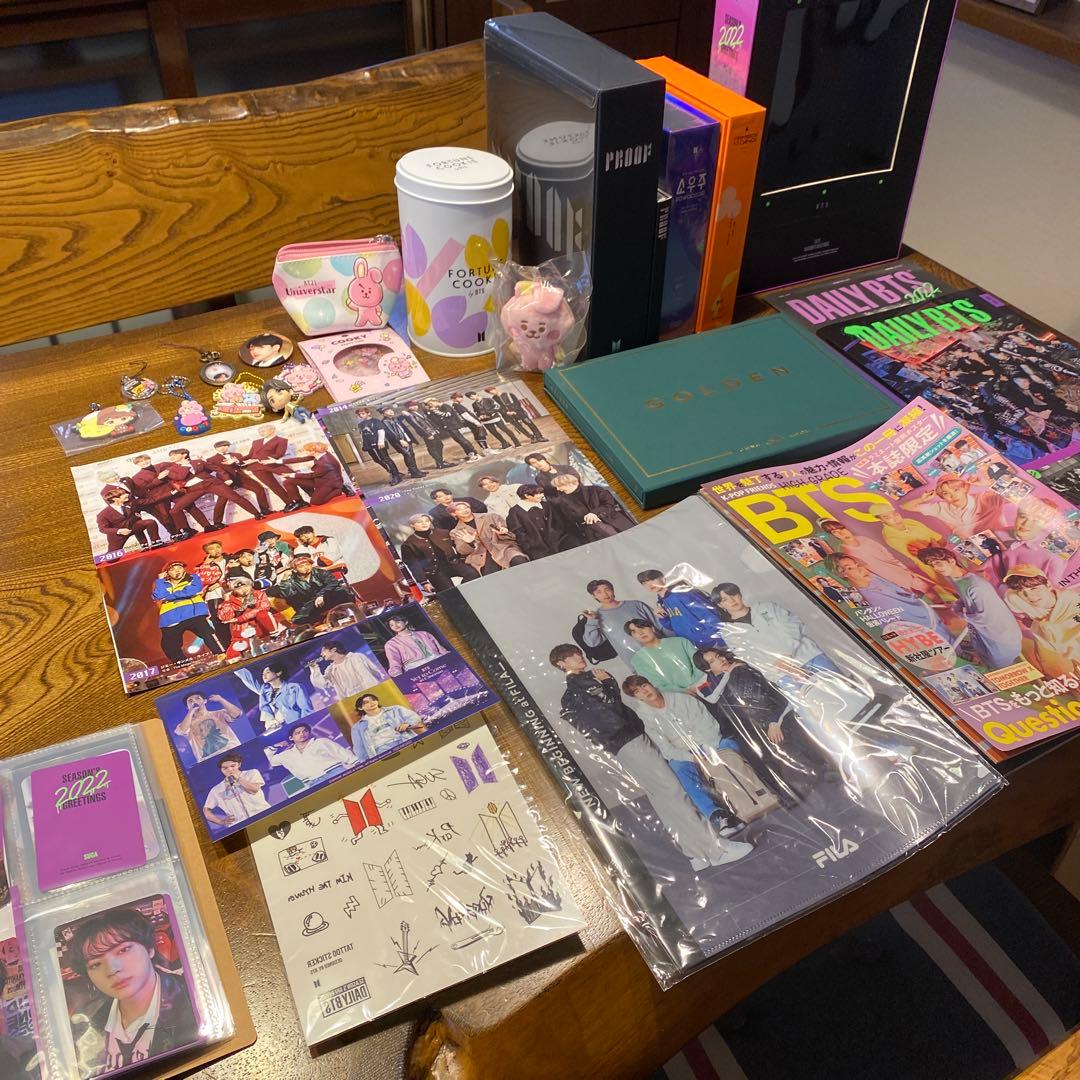 BTS DVD CD グッズ トレカ盛りだくさん THE BEST OF BTS KOREA EDITION CD DVD RM JIN SUGA JHOPE JIMIN V JK