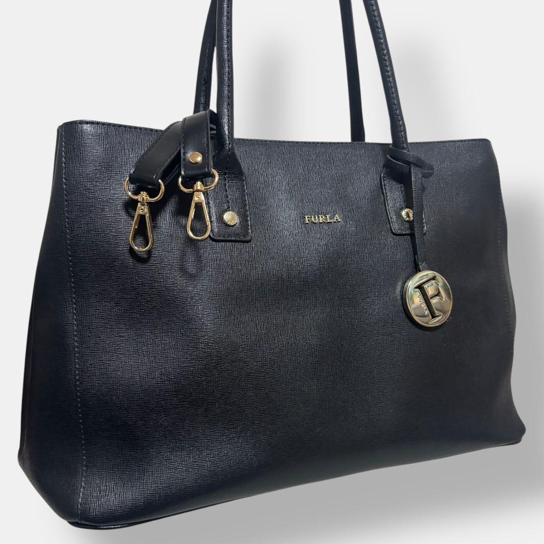 極美品 フルラ リンダ トートバッグ 2way 自立 レザー 黒 チャーム付き