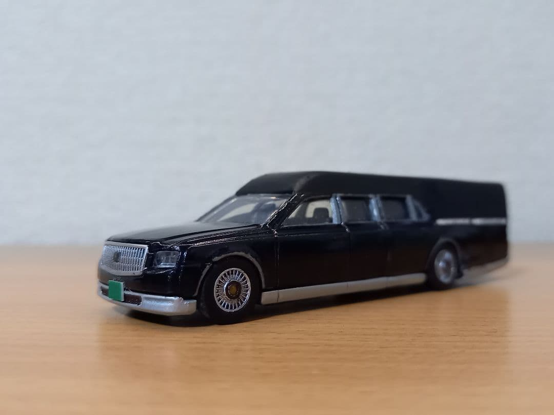 週末限定品】トミカ改造 トヨタセンチュリー霊柩車 - メルカリ