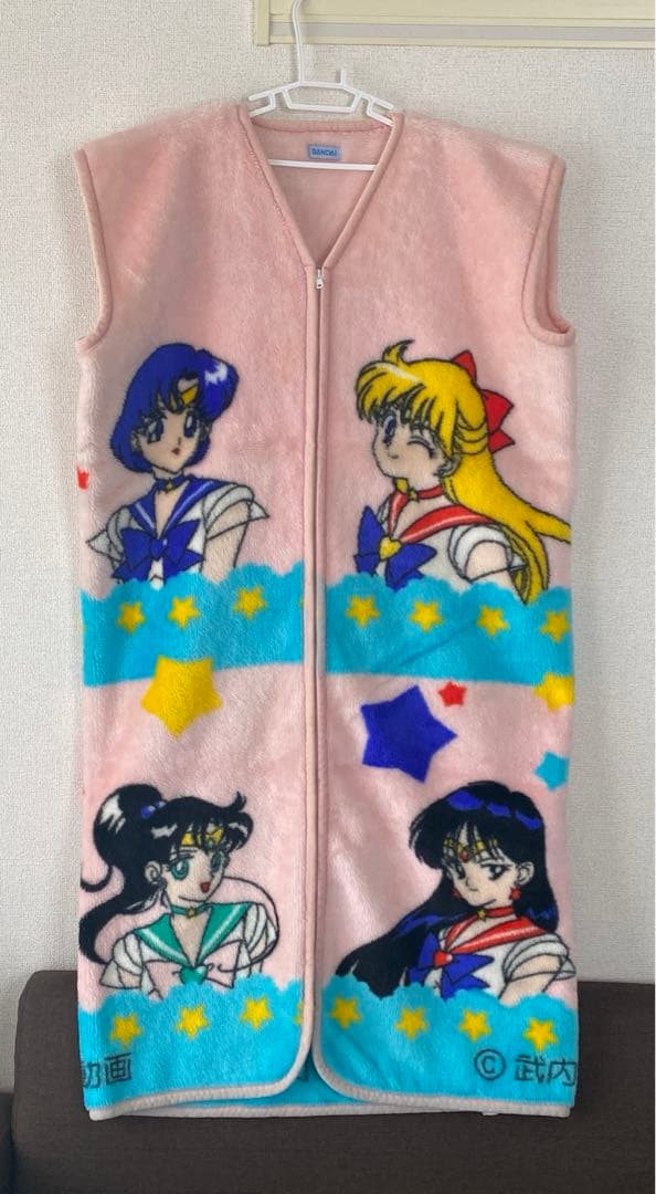 セーラームーン 着る毛布 ピンク - メルカリ