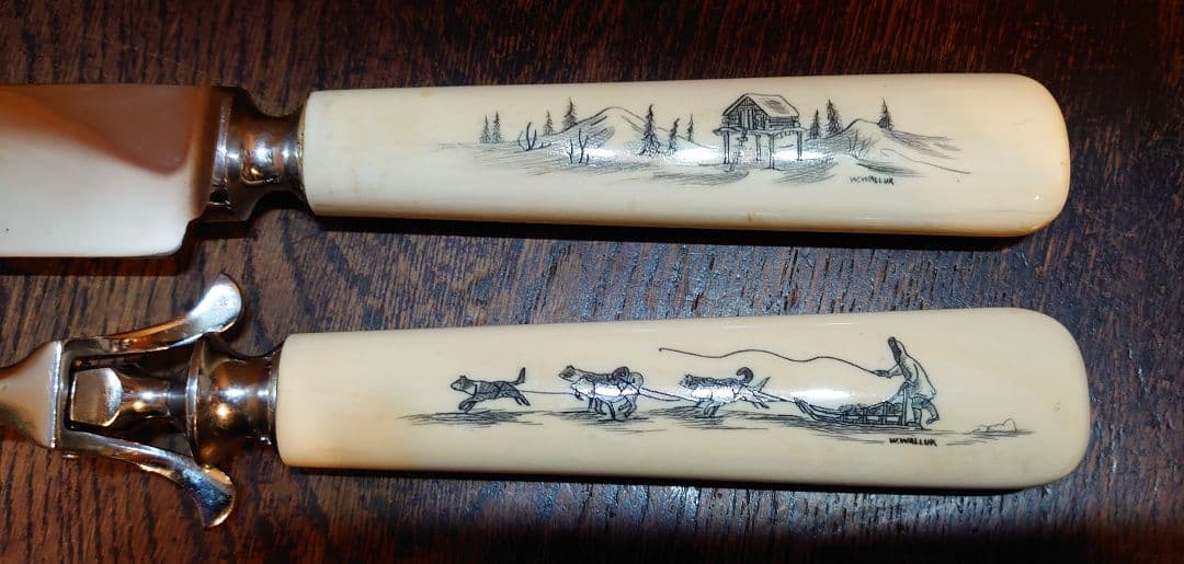 アンティーク セイウチ製 】彫刻入ハンドル付ナイフとフォークの2点セット