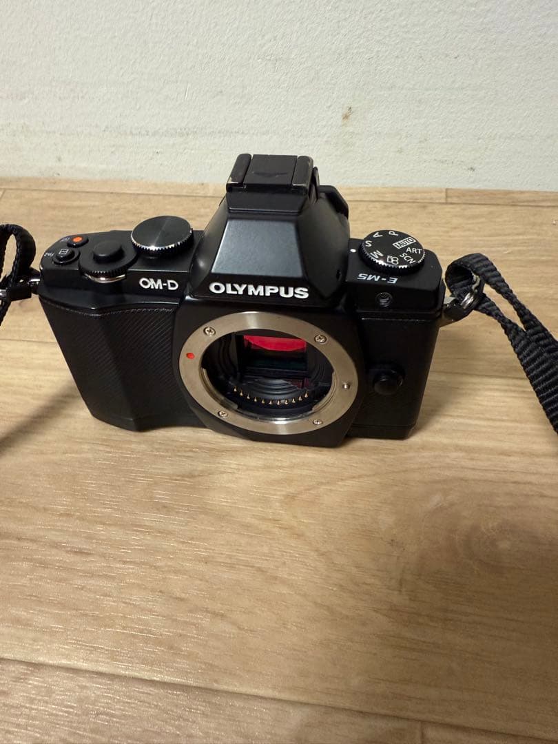 OLYMPUS OM-D E-M5 ミラーレス一眼レフカメラ Amazon | OLYMPUS ミラーレス一眼 OM-D E-M5 レンズキット ブラック