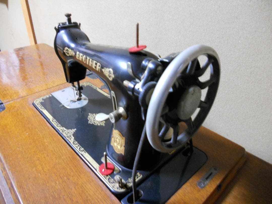 レトロ 足踏みミシン BROTHER ブラザー ミシン です。 - メルカリ