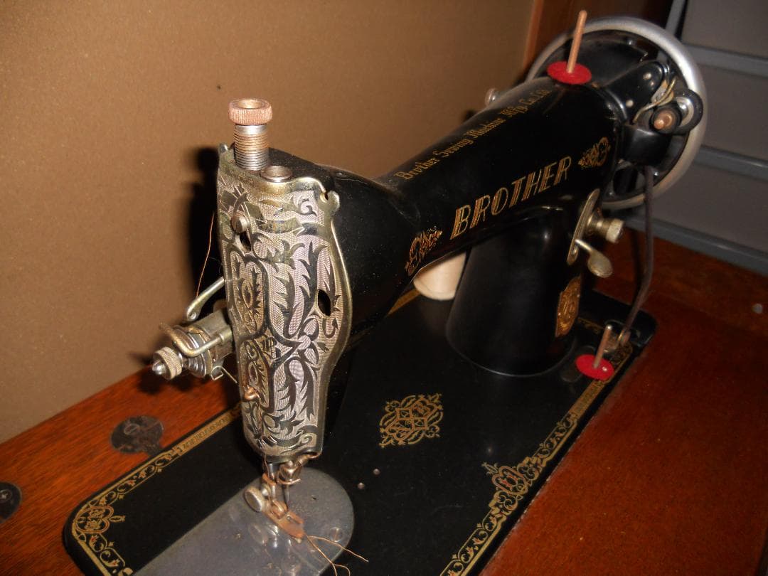 レトロ 足踏みミシン BROTHER ブラザー ミシン です。 - メルカリ