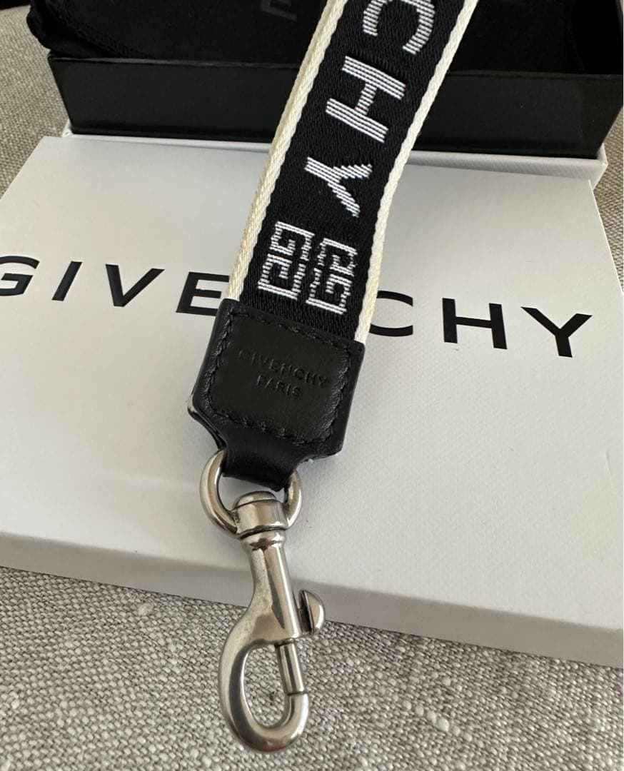 GIVENCHY ネックストラップ - メルカリ