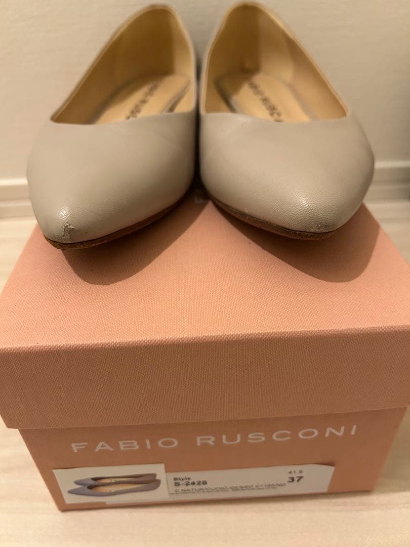 FABIO RUSCONI ベージュ フラットシューズ - メルカリ