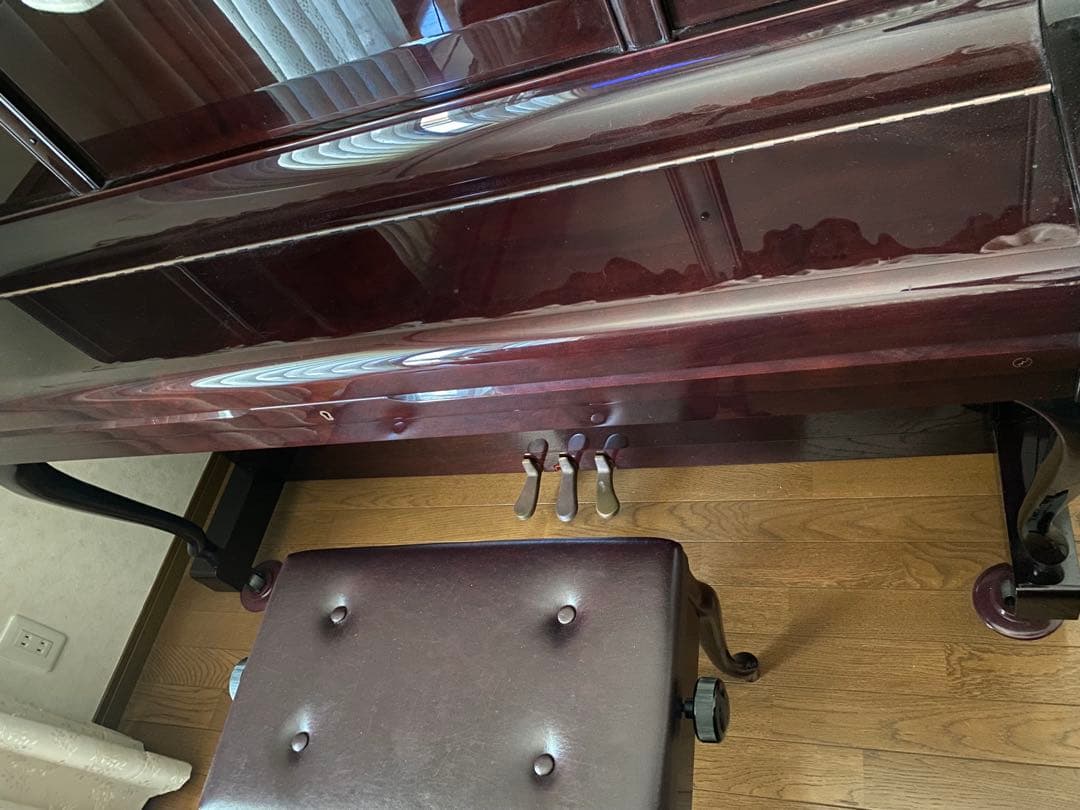 DIAPASON ピアノ 猫脚　ワインレッド　マホガニー 中古ピアノ ディアパソン(DIAPASON D183MG) ワインレッド調の外装が
