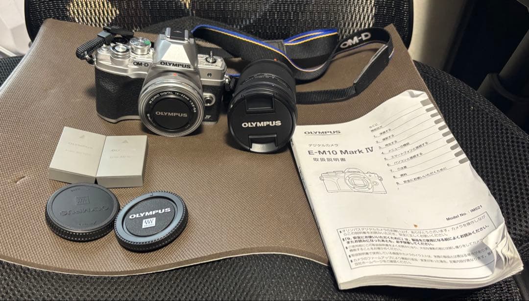 Olympus E-M10 Mark IV フィルムカメラ Olympus OM-D E-M10 Mark IV Mirrorless Camera (Silver)