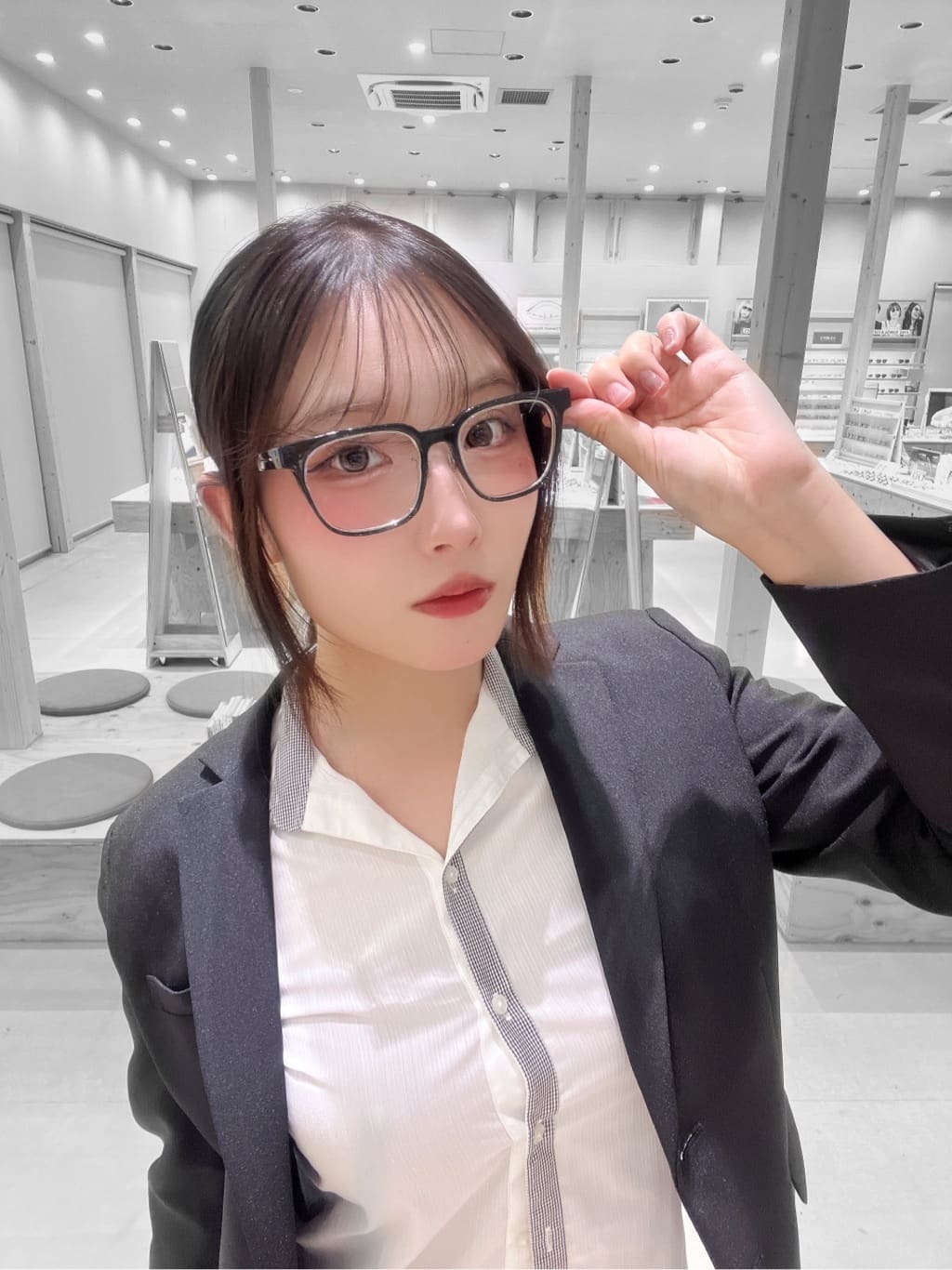 みーぽんのJINS×チェンソーマン マキマモデルのコーディネート詳細