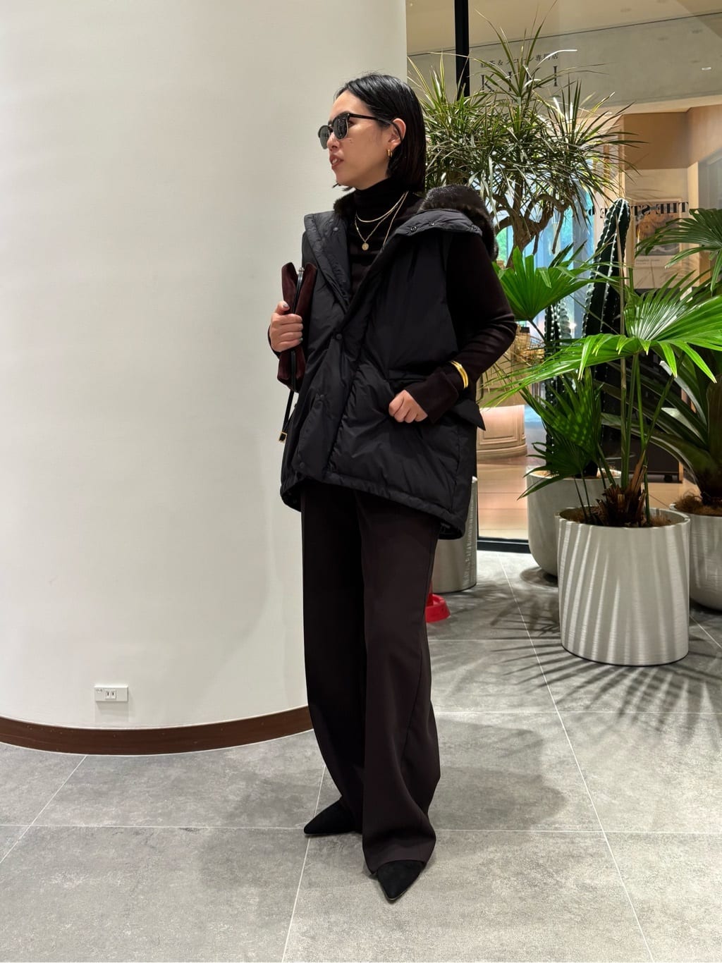 REMI RELIEF】【別注】フェイクファー付きライトダウンベスト｜THE