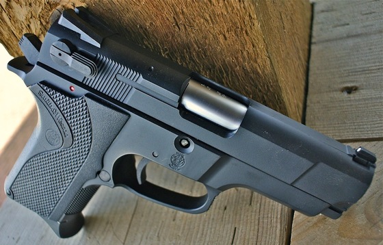 Western Arms Smith & Wesson Shorty 40 GBB Airsoft Pistol Table Top