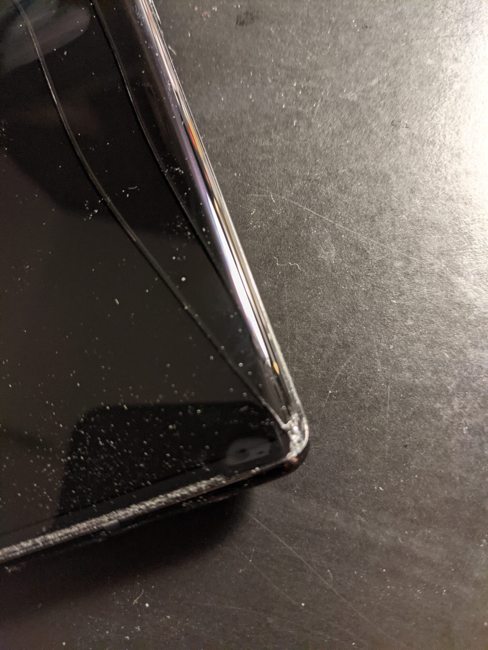 Pixel 6/6Proの小さな傷に要注意！ディスプレイが「自然に割れる」との