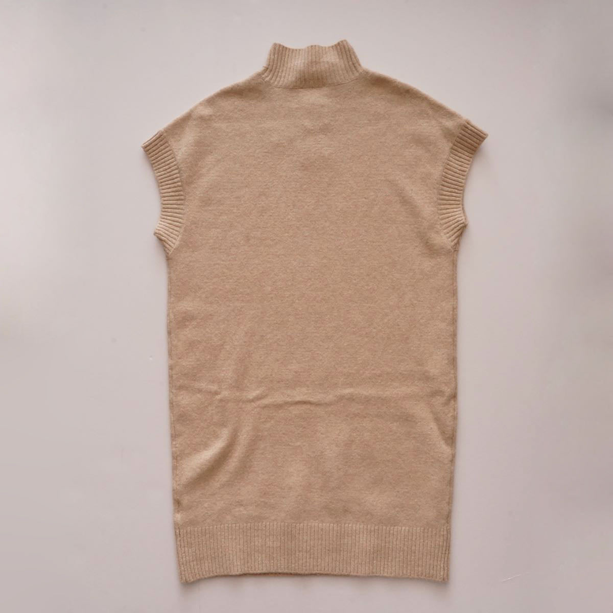 DKNY ダナキャランニューヨーク ベージュ ハイネックニットワンピース