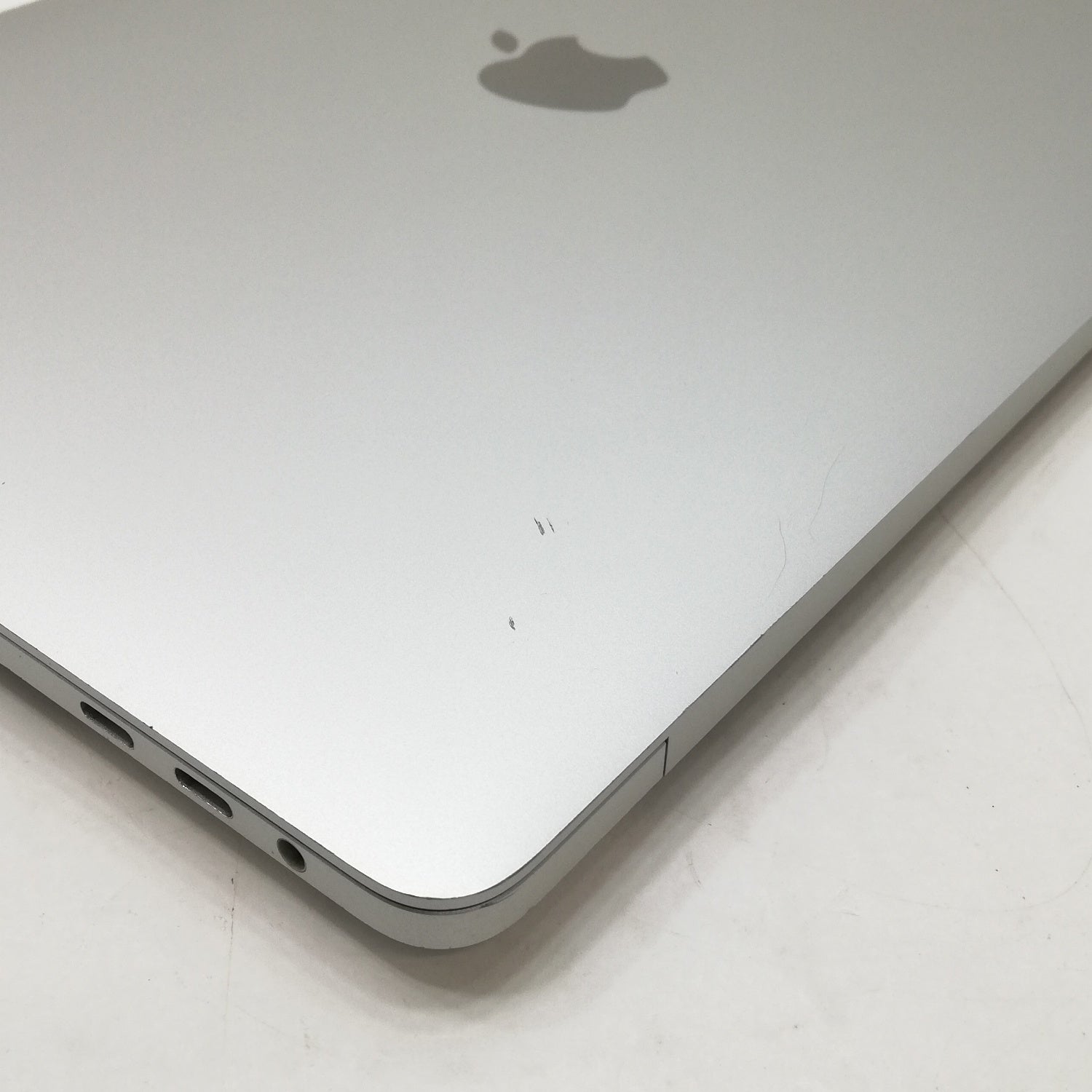 MacBook 中古 販売】MacBook Pro Touch Bar / 13インチ / 2020 / 32GB