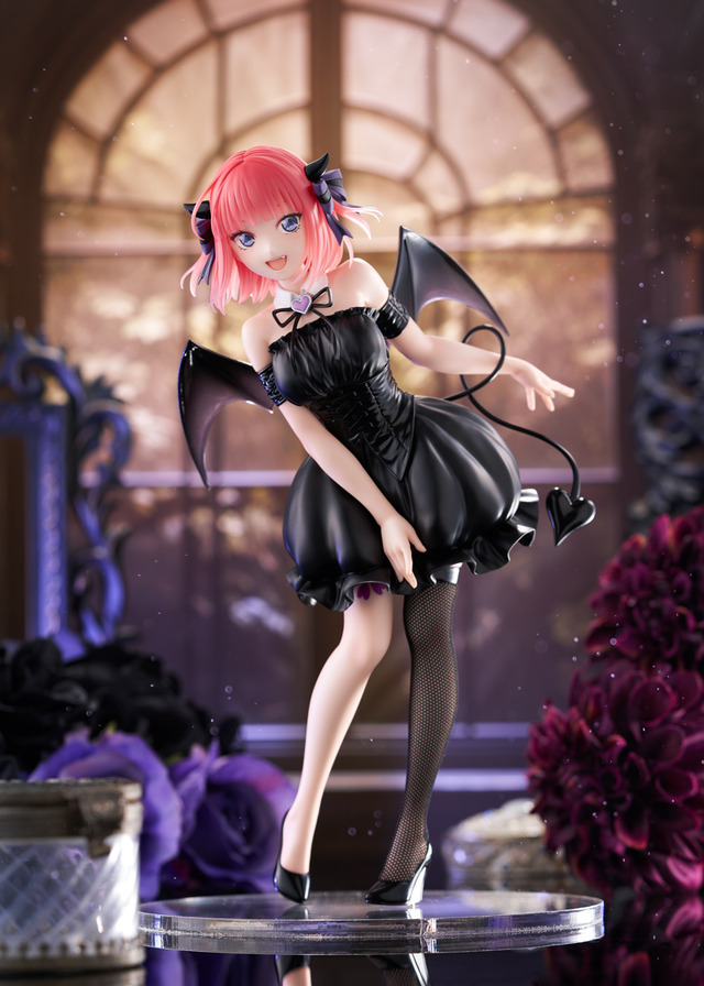 五等分の花嫁」一花、二乃、三玖が“セクシー小悪魔”で誘惑!? 網タイツ