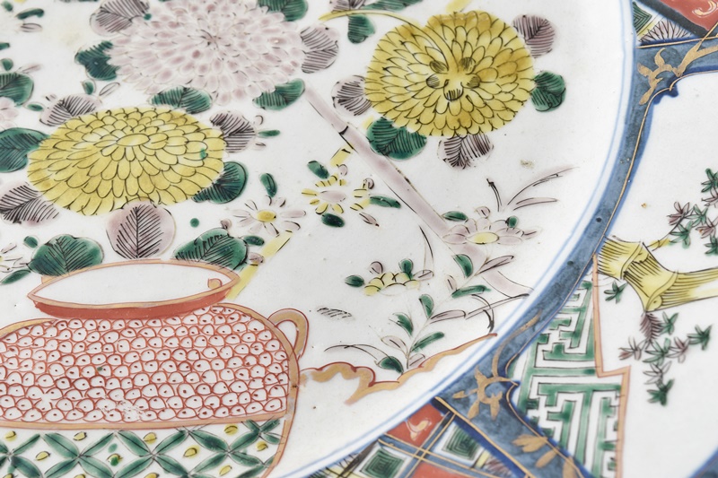 古伊万里 色絵 壺に菊花 生け花の図 亀甲模様に龍 45.5㎝ 大皿 - 生活