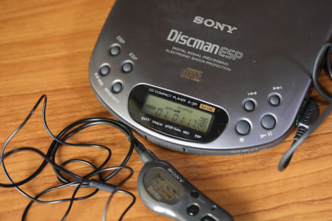 思い出家電】ソニーのディスクマン、音飛びしなくなって驚いた - 家電Watch