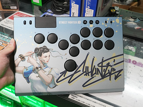 Razerの薄型レバーレスアケコン「Kitsune」にスト6コラボモデル、計2