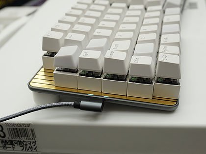 キースイッチを磁石で自由に配置できるキーボード「DUMANG DK6」が登場