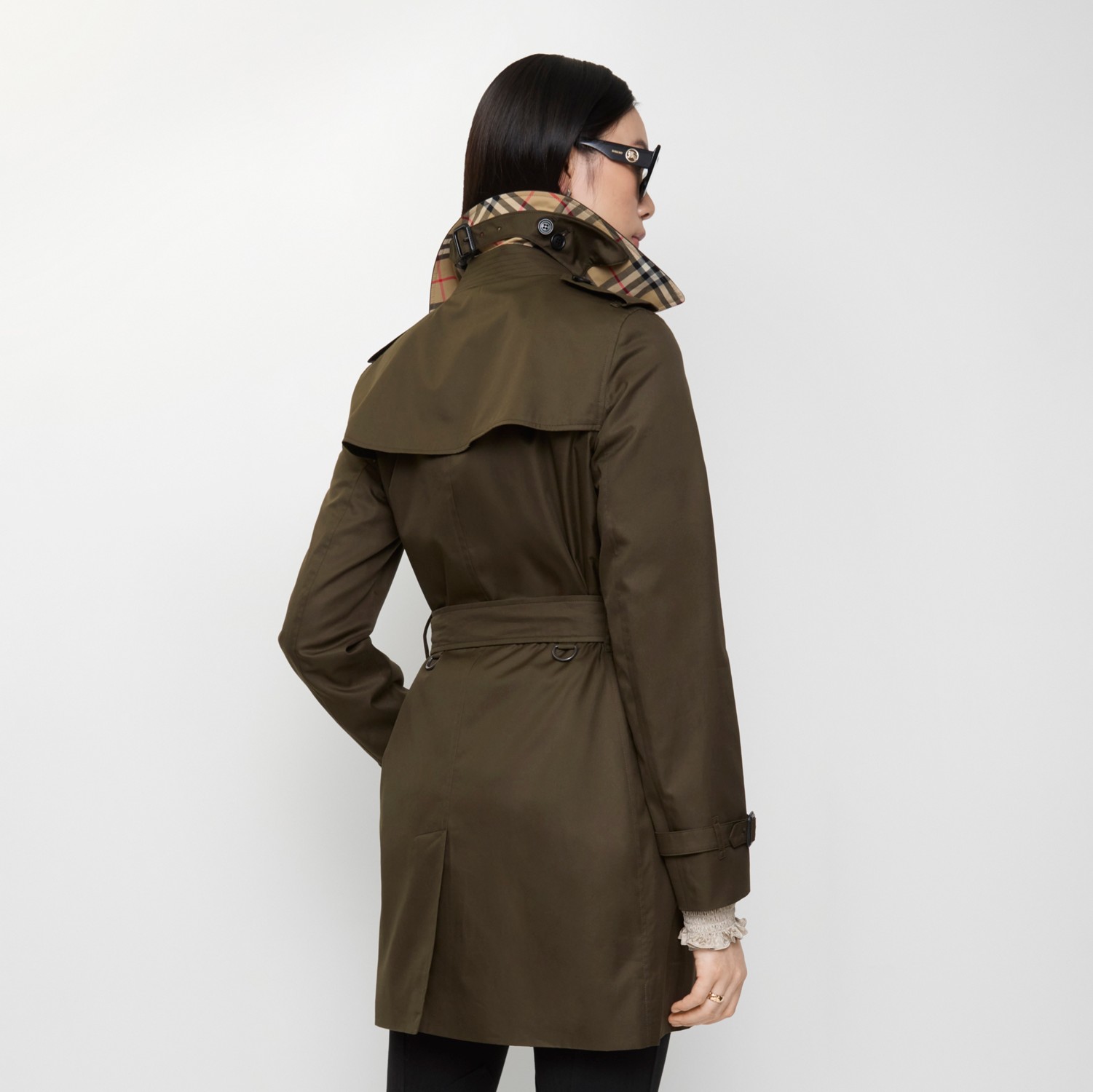Short Tropical Gabardine Kensington Trench Coat in Juniper green