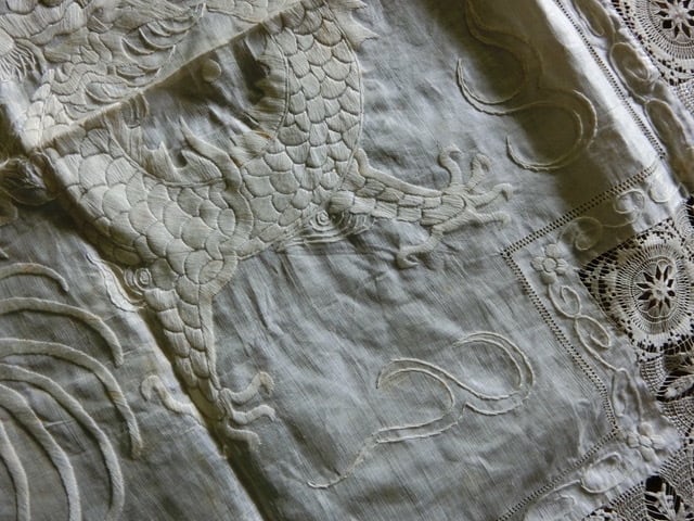 汕頭（スワトウ）龍 テーブルクロス M | Velvet Knot