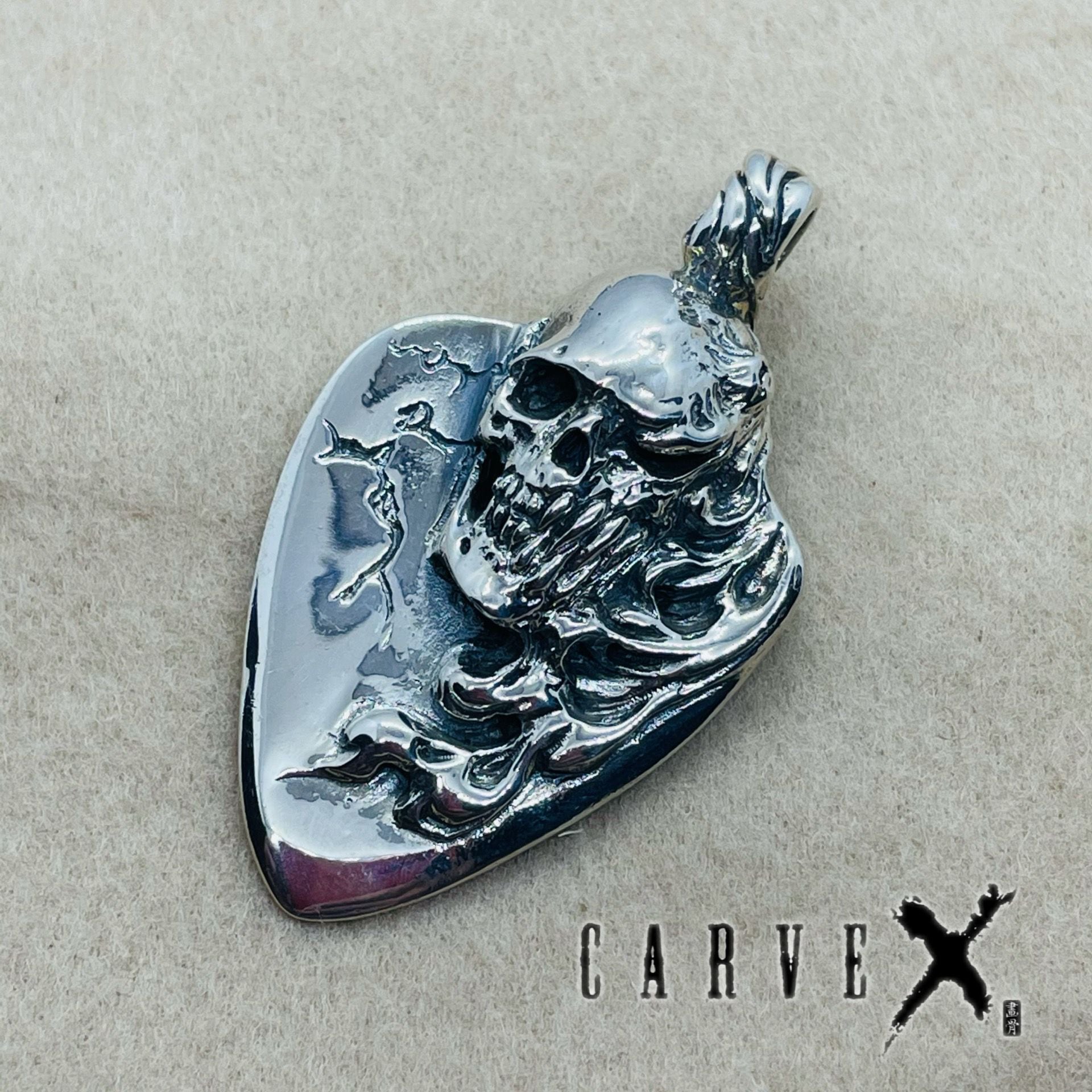 ☆CARVEX☆ ギターピック スカル ペンダントトップ 彫刻名人小手さん作