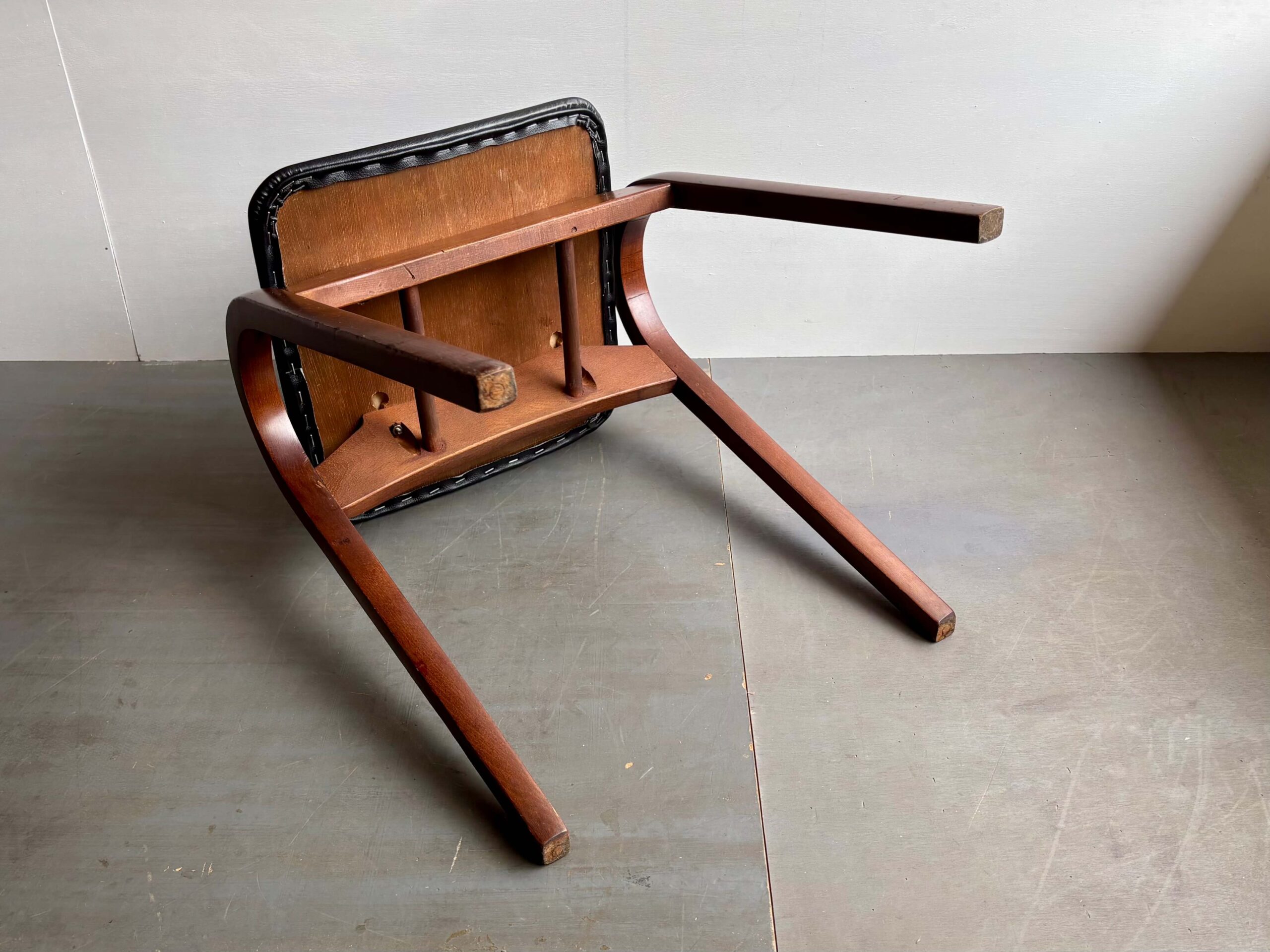 No.6397「秋田木工スツール〈No.202〉ビニールレザー/ブラック：剣持勇