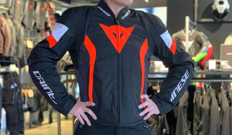 ダイネーゼのテキスタイルジャケット『AVRO 5 TEX JACKET』の機能性を