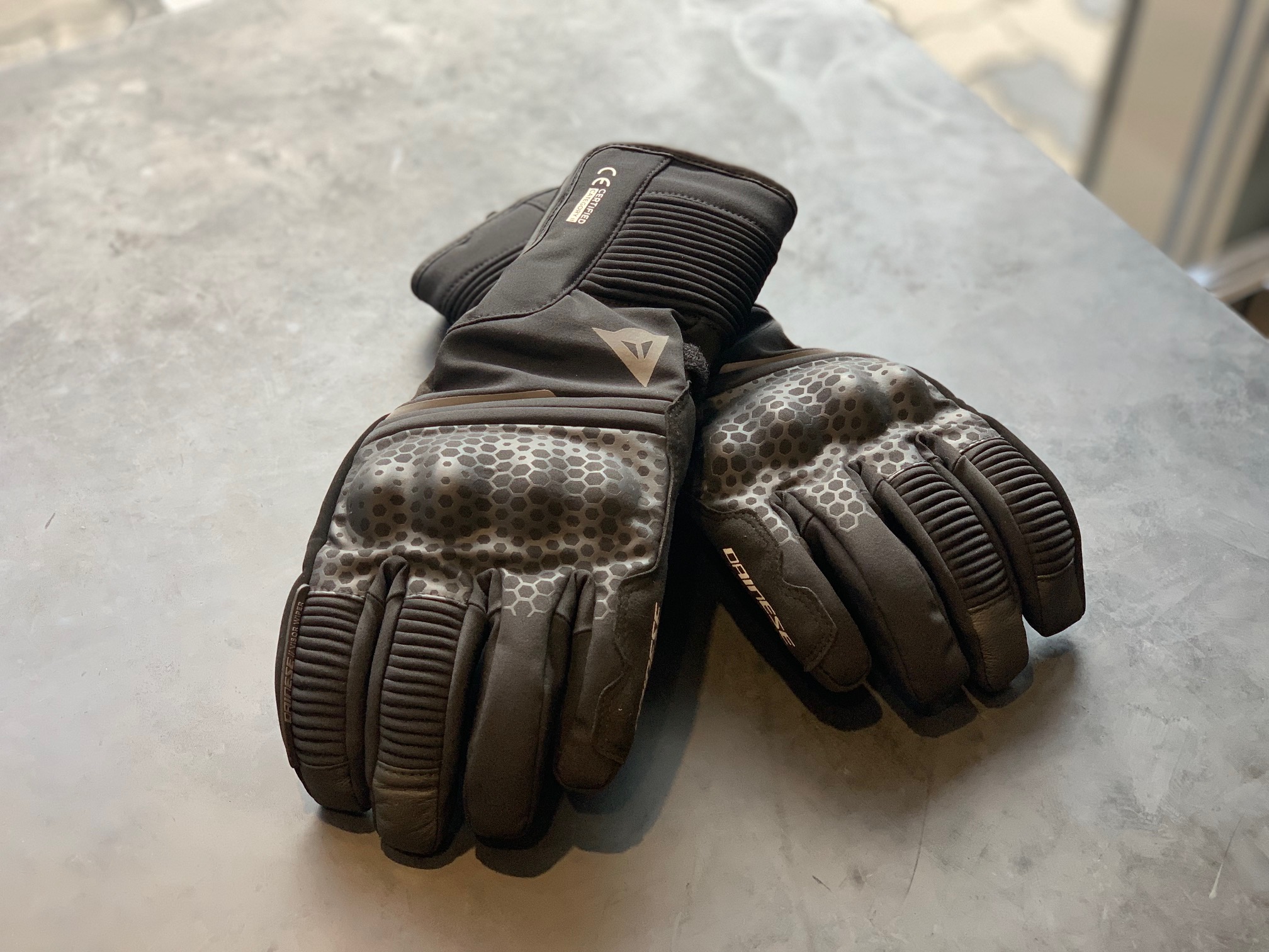 快適性と操作性を兼ね備えた新作冬用グローブ【TEMPEST 2】