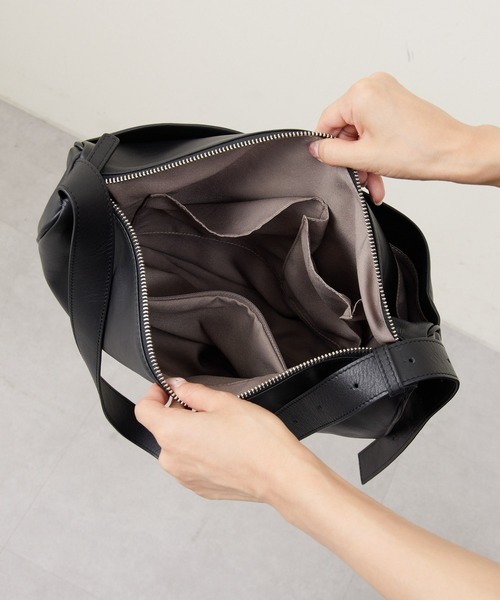 ear PAPILLONNER（イアパピヨネ）の「《牛革》スワローマチショルダー