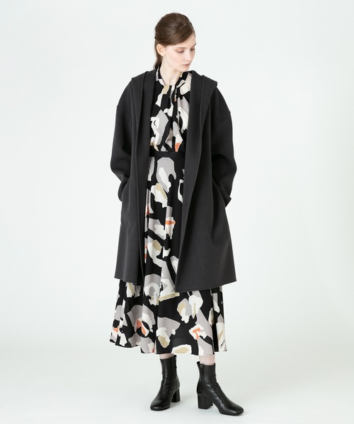 allureville（アルアバイル）の「カシミヤ混リバーフーディーコート