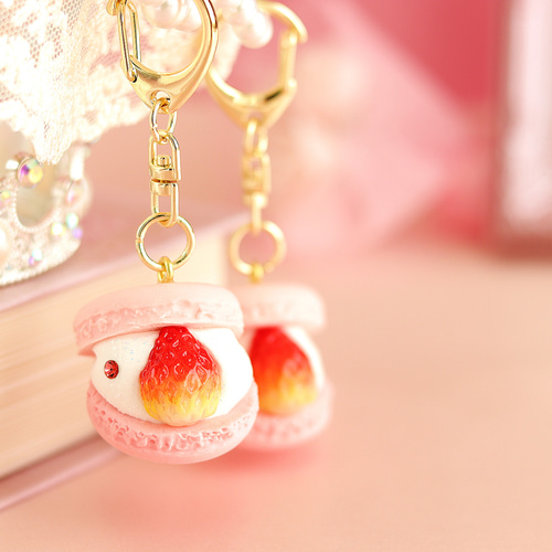 いちごマカロンのキーホルダー◇◇ピンク いちご イチゴ マカロン