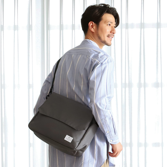 大人気ショルダーのA4タイプ】ショルダーバッグ A4 メッセンジャー