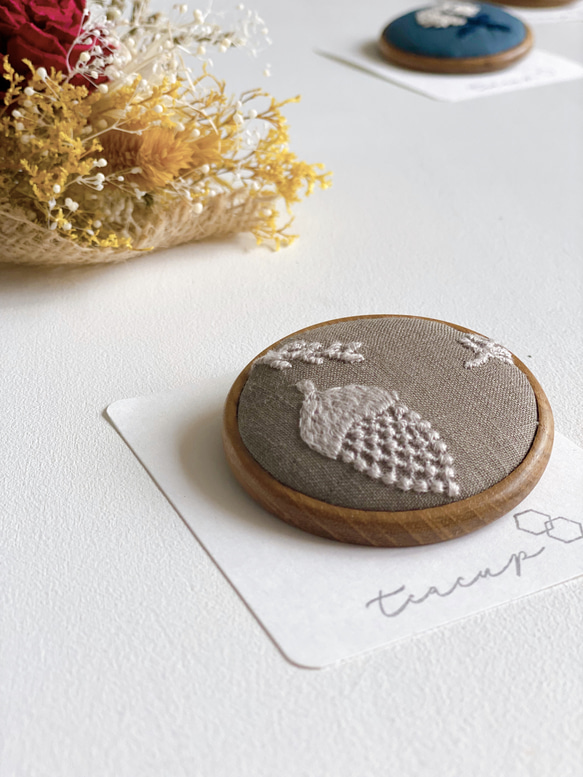 ブローチ ミナペルホネン どんぐり ブローチ teacup 通販 15938060