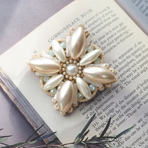 大きいパールの上品ブローチ（マグネットブローチに変更可能
