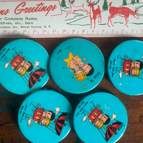 Kim Casali のLove is …シリーズ ビンテージ缶バッジ 60年代、70年代