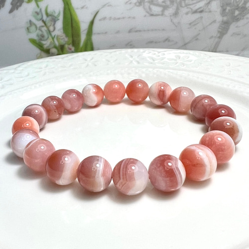 癒しの石」9mmのピンクと白の縞模様の塩原瑪瑙のブレスレット