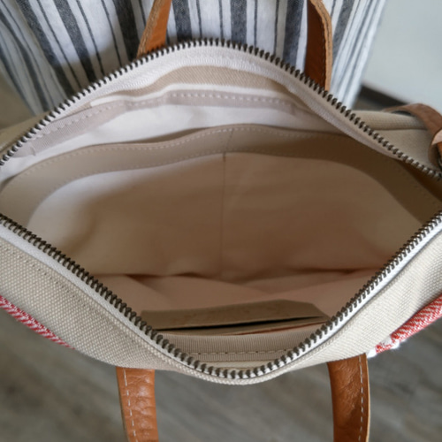 ミナペルホネン/タンバリンレッド/ミニラウンドショルダー本革キャメル