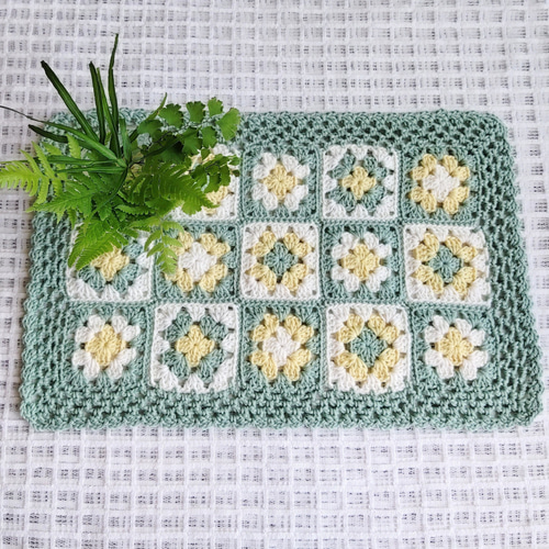 かぎ針編み グラニースクエア マルチカバー ミントグリーン＆イエロー