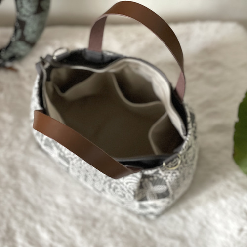 ⚮̈ミナペルホネン forest tile beige かくれんぼトート タック入