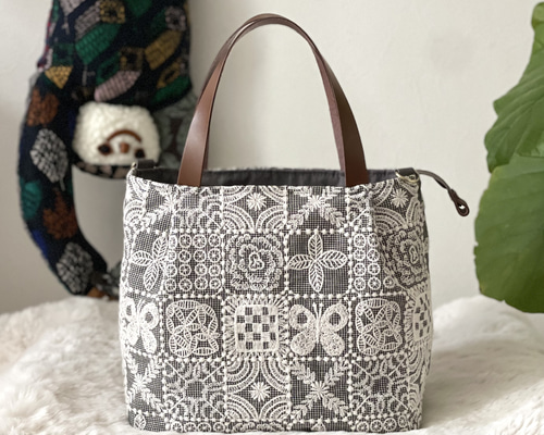 ⚮̈ミナペルホネン forest tile beige かくれんぼトート タック入