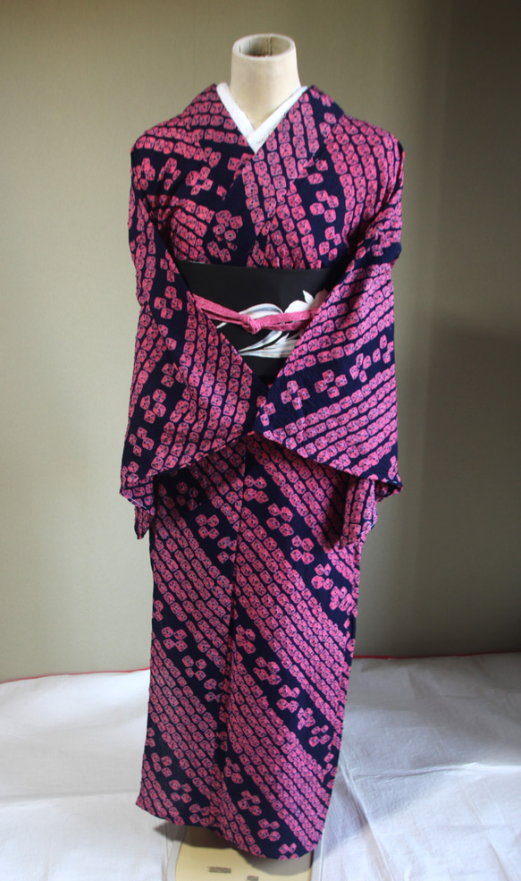 ◇現代 有松鳴海絞 浴衣◇【濃紺赤紫】斜めにはしる傘絞りの幾何学模様