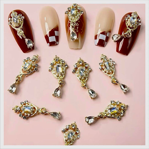 P385《2個》ネイルパーツ 揺れるパーツ ストーン 金 ゴールド 成人式