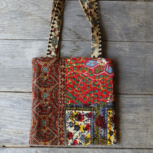 アフリカ布×パッチワーク×刺し子のキルト裏地ミニバッグ (レッド