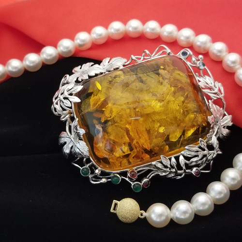 シルバー950 琥珀ブローチ ブローチ ポリー(πολύ) 通販 6028438