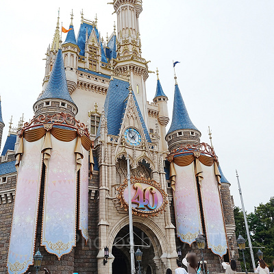 40周年デコレーションのシンデレラ城| キャステル | CASTEL ディズニー情報