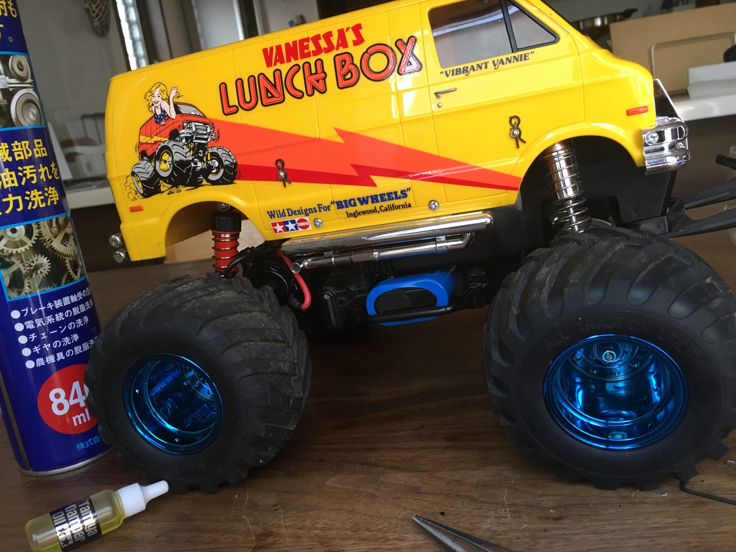 タミヤランチボックスのカスタムでベアリングとオイルダンパーと