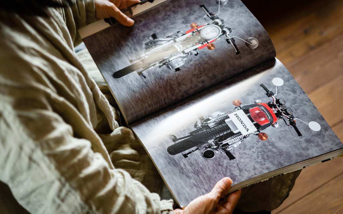 CB400F・“辰巳本”（「CB400FOUR 甦る'70年代の伝説“ヨンフォア”の