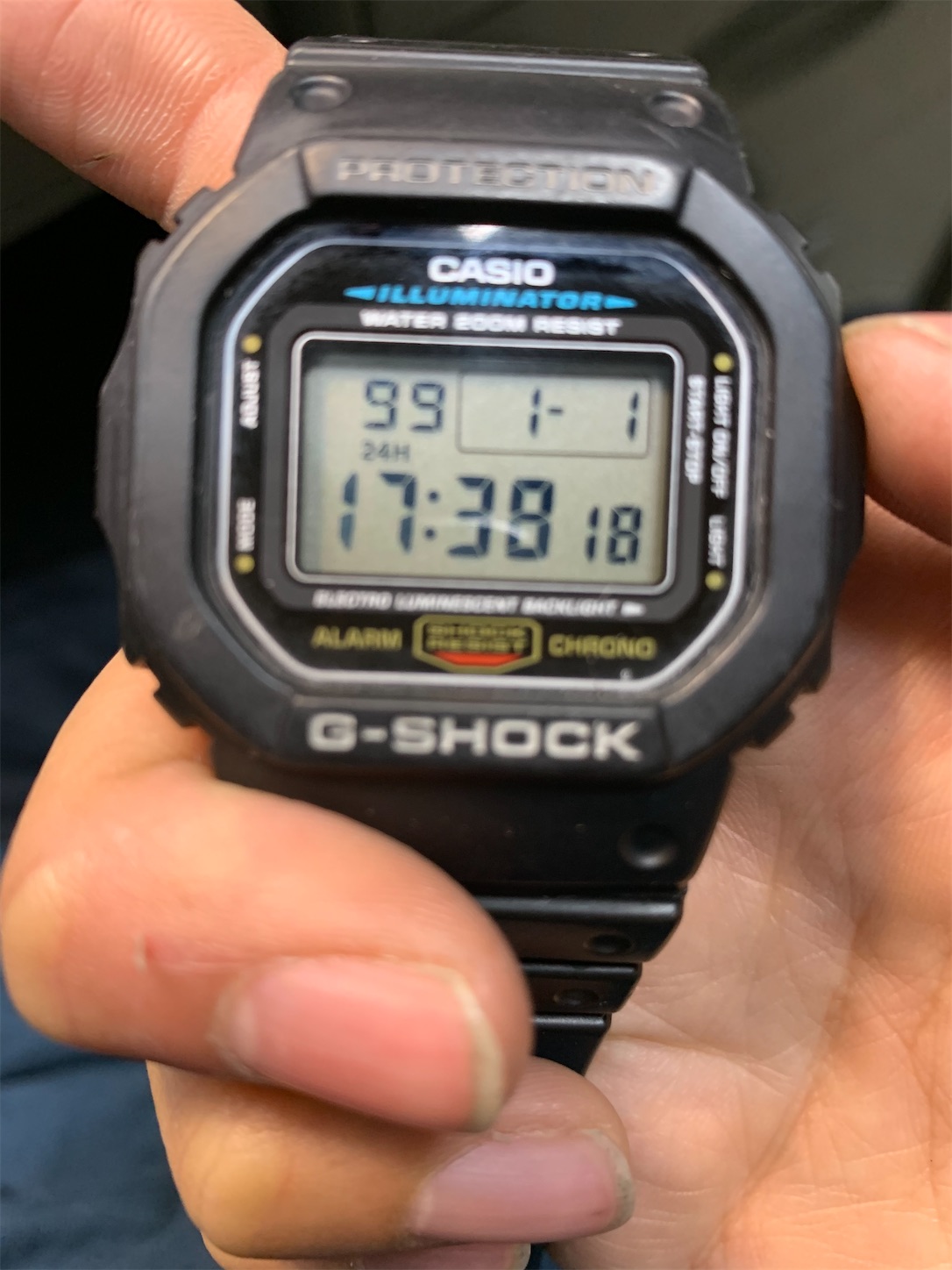 G-SHOCK DW-5600E-1V の電池交換と長期レビュー。 - 好きなものを